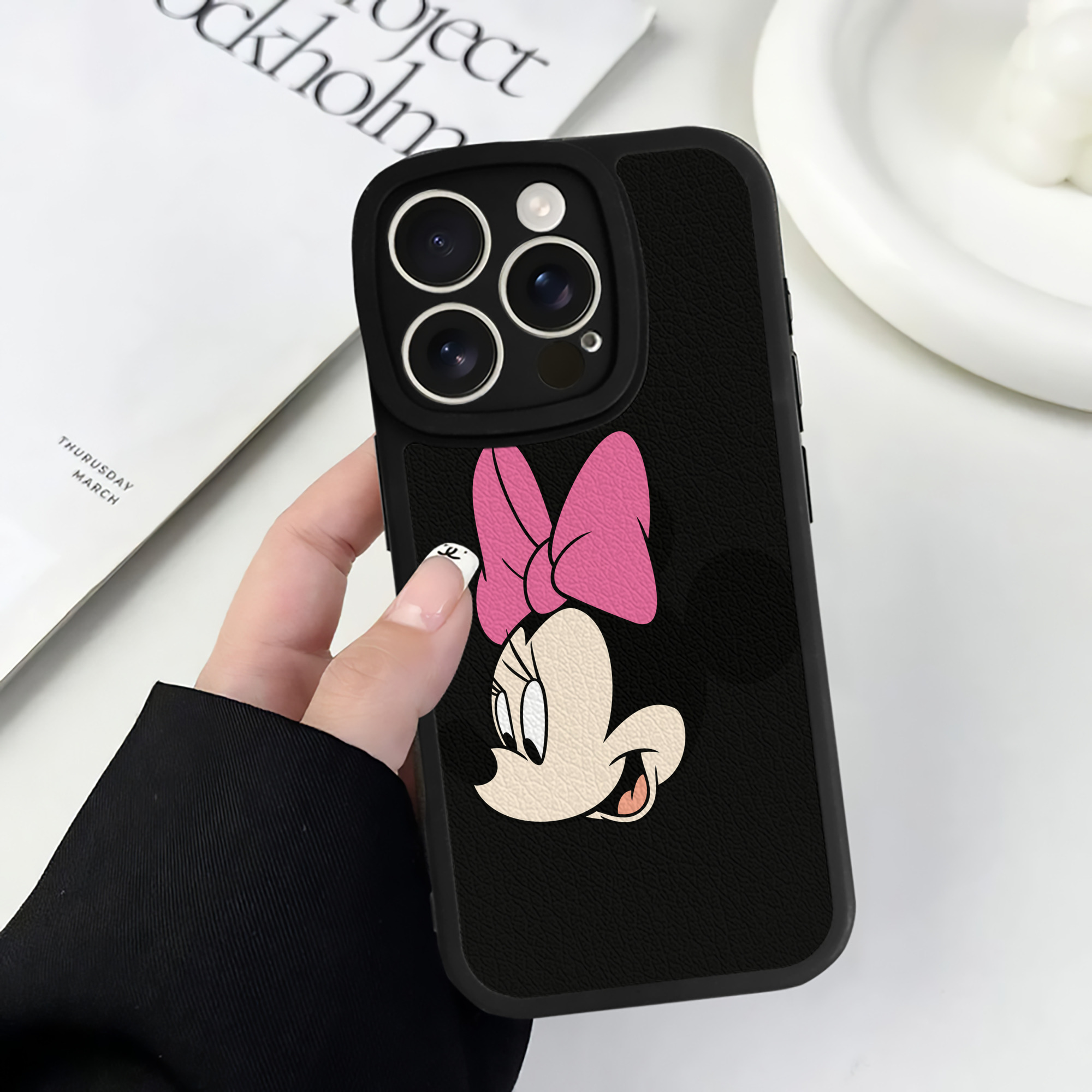 （画像用） ミッキーマウス Mickey Mouse 【iPhone 16シリーズ対応】シリコンスマホケース（レザー調） 材質：シリコン